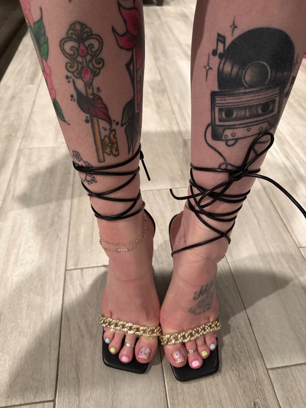 Heels - Picture 4 of 4